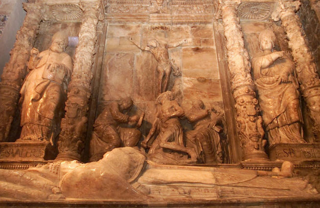 El complejo funerario de Hernando de Aragón en la Seo.