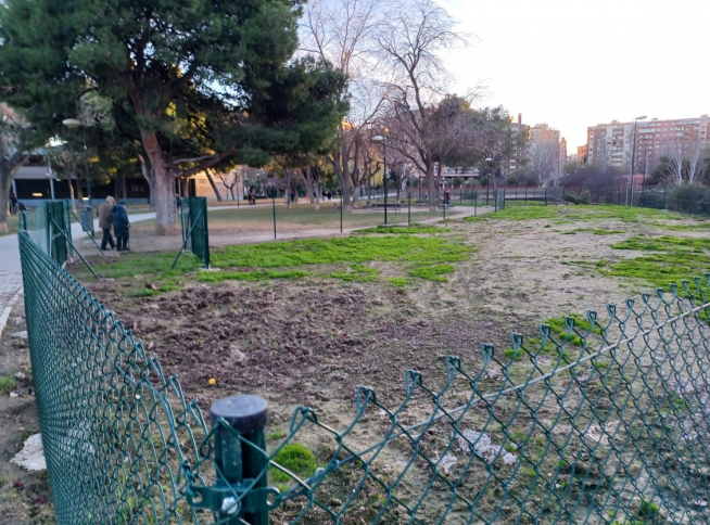 La zona de esparcimiento canino del Parque Tío Jorge abre sus puertas con  dos espacios diferenciados y 4.700 m² de superficie. Noticia. Ayuntamiento  de Zaragoza