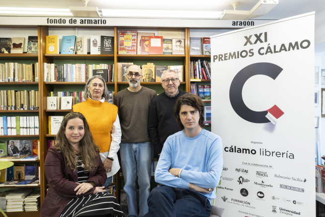 Los ganadores de los Premios Cálamo de 2022, con Ana Cañellas y Paco Goyanes.