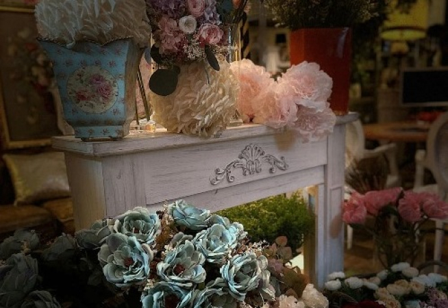 Un rincón del atelier de la floristería Nacho Bergara