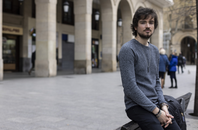 El joven poeta Omar Fonollosa, ganador del Premio Hiperión.