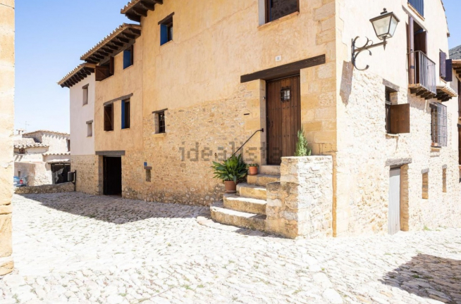 Casas (o caserones) de lujo a la venta en pueblos de Aragón