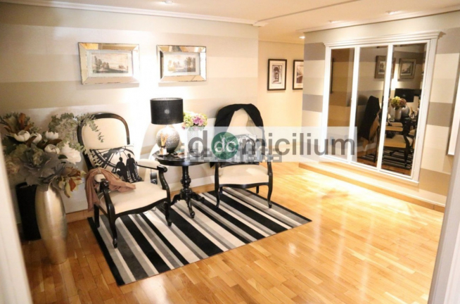 El interior de la casa grande a la venta junto a la calle Fray Luis Amigó.