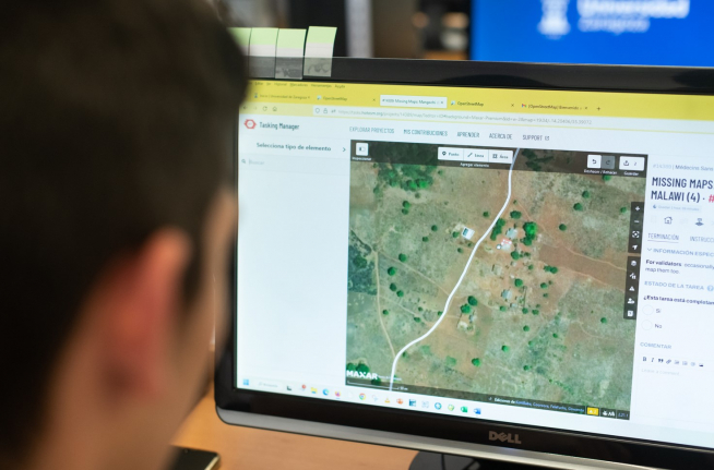 Con la plataforma Open Street Map, los voluntarios identifican edificios y asentamientos.