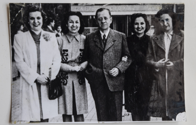 Joaquín Numancia (en el centro) y Jacinta Arce tuvieron cuatro hijas, por este orden: Joaquina, Teresa, Tomasa y Mari Luz