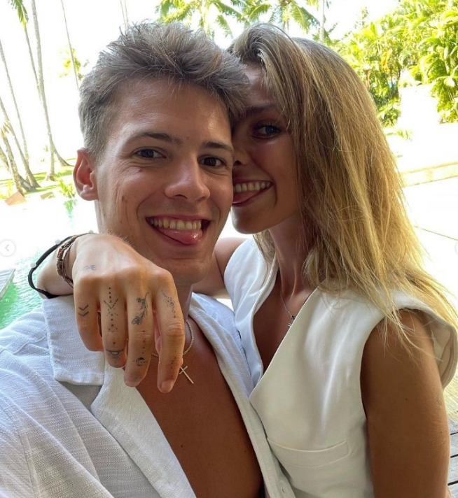 Saúl Pina y Laura Boado, en la villa de 'La isla de las tentaciones'.