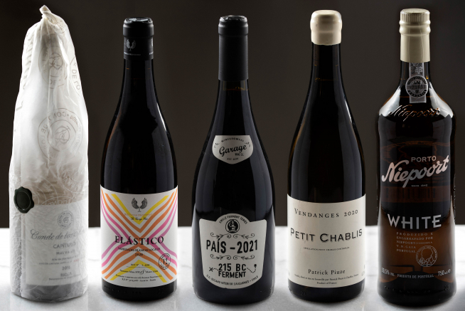 Algunos de los vinos de la amplia bodega de Gozar.