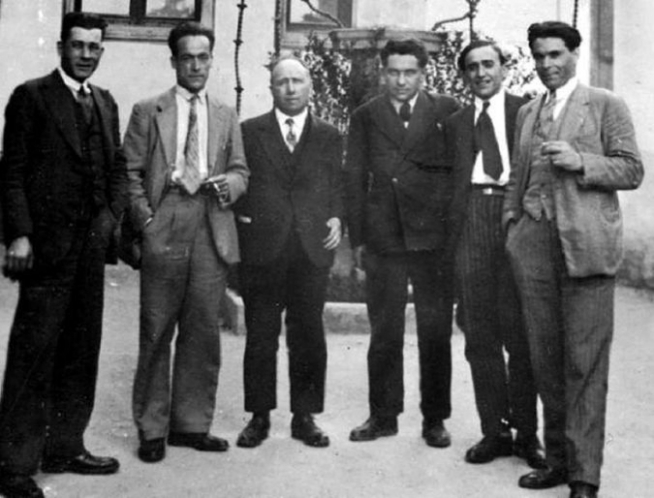 Garcia Vivancos, Garcia Oliver, Louis Lecoin, Pierre Odeon, Francisco Ascaso y Durruti en Montju.