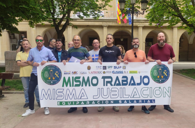 Foto de la concentración ante la Subdelegación del Gobierno en Huesca.
