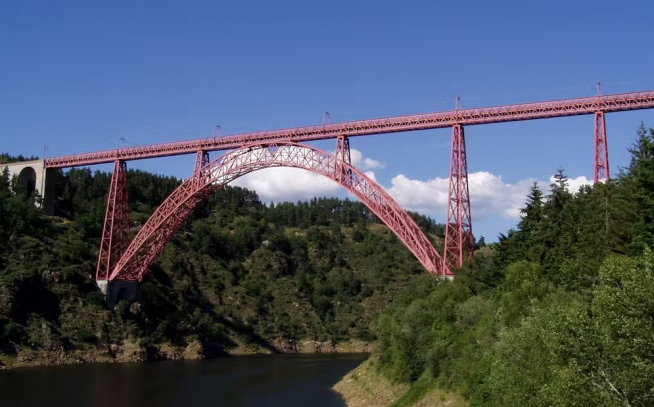 Viaducto de Garabit. En el momento de su inauguración, era el puente en arco más largo del mundo (1884-1886).