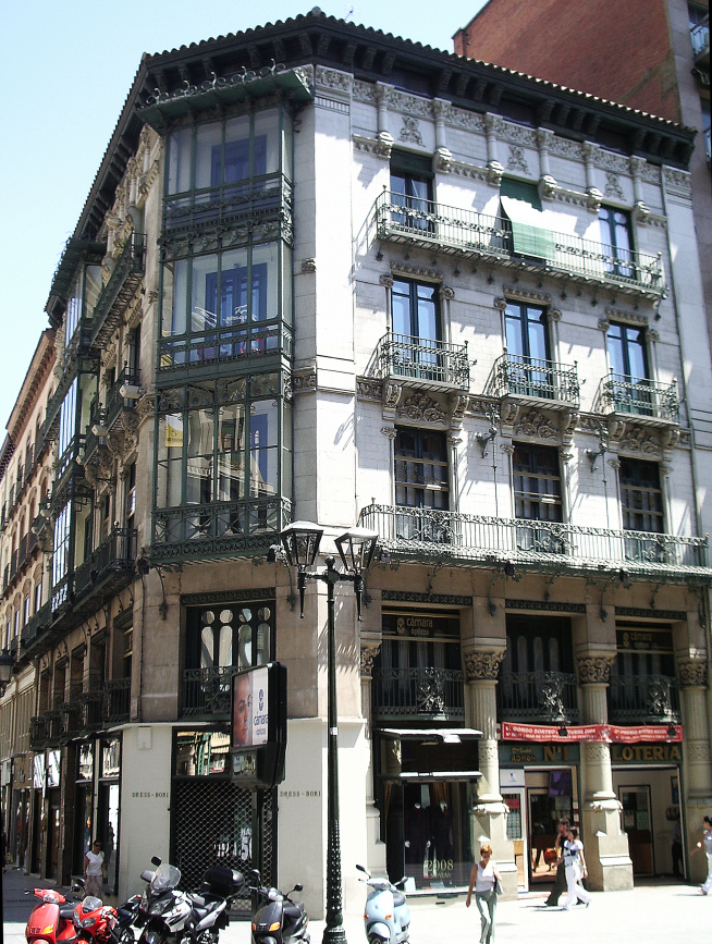 Casa Molins, en la calle de Alfonso I.
