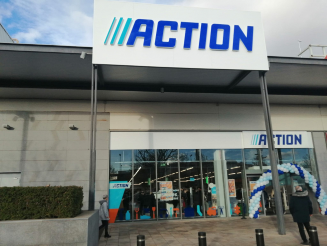 Fotos de la apertura de la tienda Action en Puerto Venecia Zaragoza