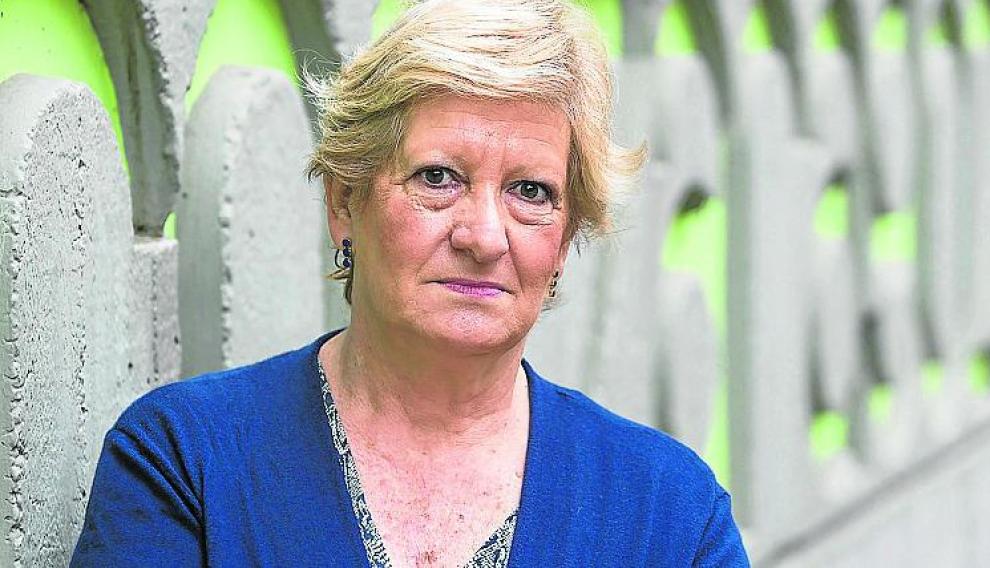 Concepción Ferrer, frente a la sede del Colegio de Médicos.