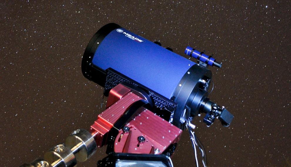 Los telescopios permiten la observación de objetos celestes.