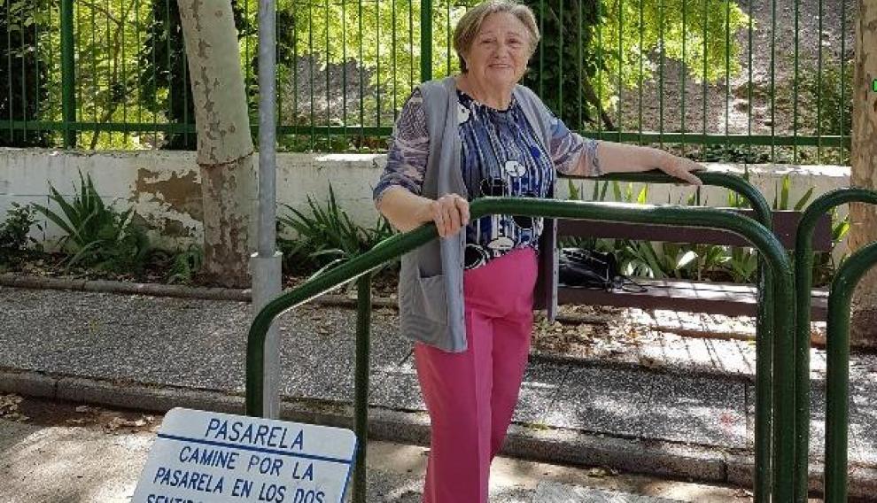 Pilar Margarita, ejercitándose en el parque de mayores del centro Pedro Laín Entralgo.