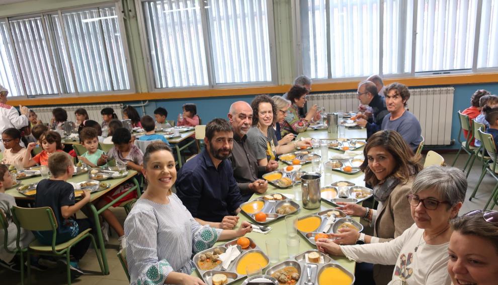Siete candidatos políticos comieron este miércoles en el colegio María Moliner.