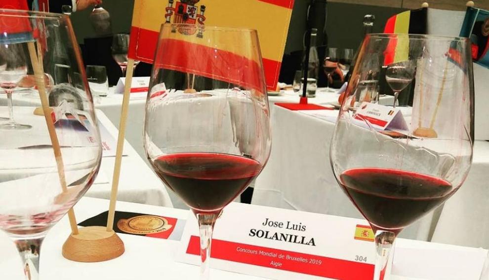Catando en uno de los jurados del Mundial de Bruselas, en Aigle.