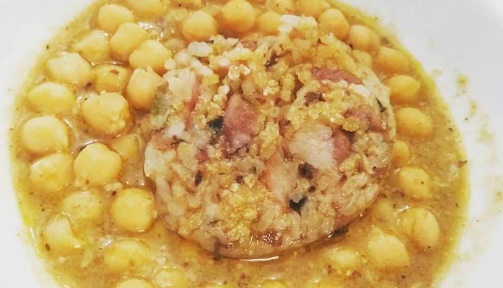 Chireta con garbanzos de Lierta, plato del restaurante El Origen, de Huesca.