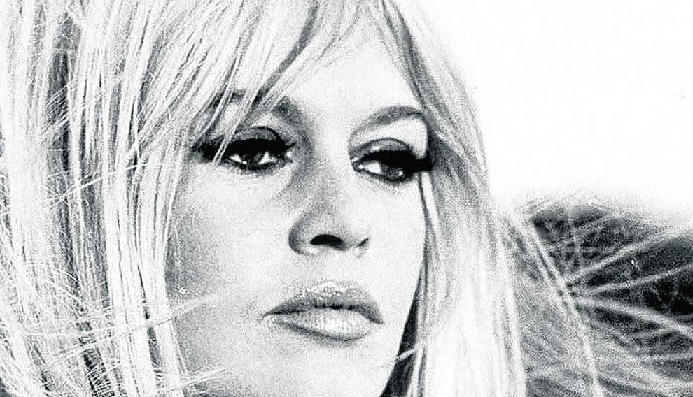 epa000281789 (FILES) File piture taken September 1966 in Scotland, Great Britiain, of French actress Brigitte Bardot. The French actress turned animal rights campaigner is celebrating her 70th birthday on September 28. EFE/epa/DALMAS FRANCE OUT FRANCE BRIGITTE BARDOT