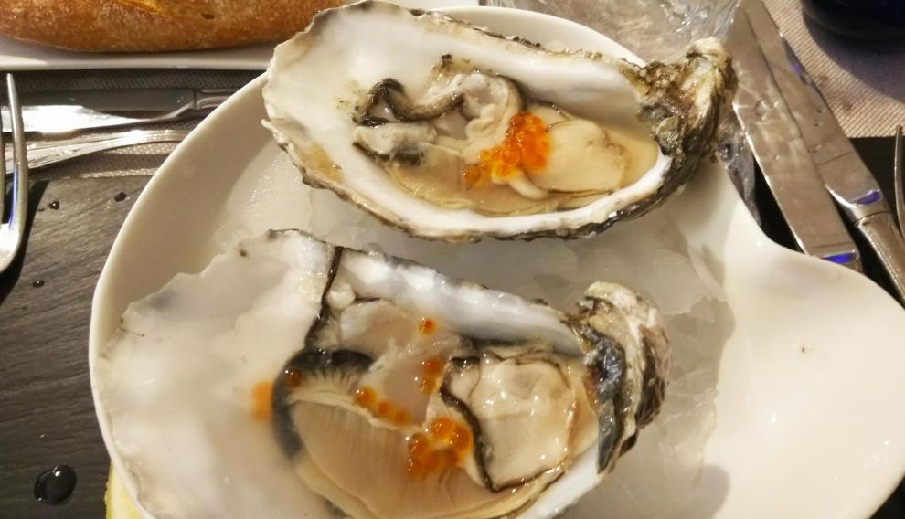 Ostras Gillardeau nº 1 con caviar de trucha.
