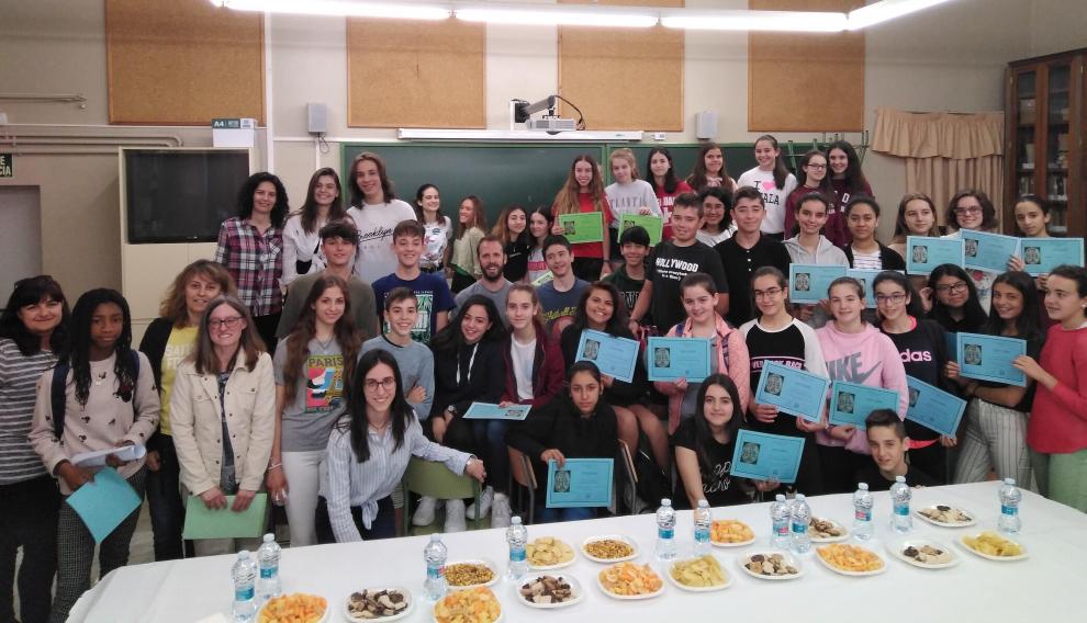 Entrega de diplomas a los alumnos que participan en los programas de mejora de la convivencia en el instituto