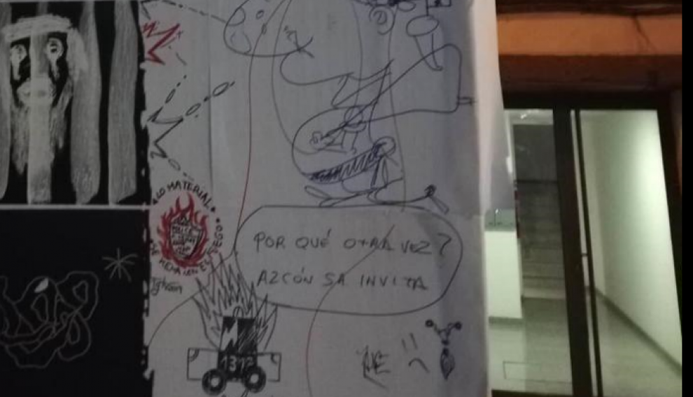 Incluyen rótulos de “Gora ETA”, “Txakurrak” (perros, en vasco) y hasta un dibujo de un pequeño explosivo de “mecha corta”.