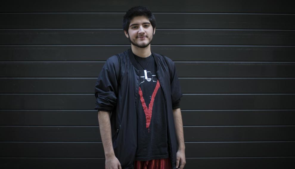 Aiden Saiz, del colectivo Vision Trans, da charlas en colegios e institutos.