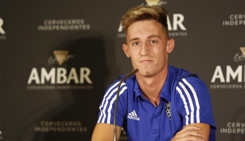 Álex Blanco, en su presentación como nuevo futbolista del Real Zaragoza
