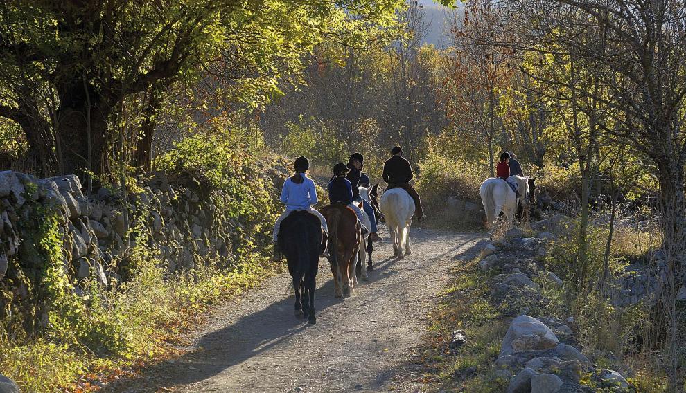 Los paseos a caballo son otra forma de disfrutar del paisaje de montaña en Benasque