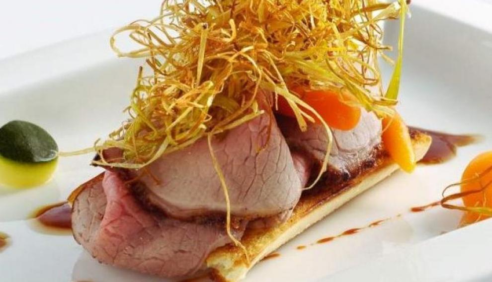 El redondo de ternera es uno de los platos estrella de Aragón elaborado con carne de vacuno.