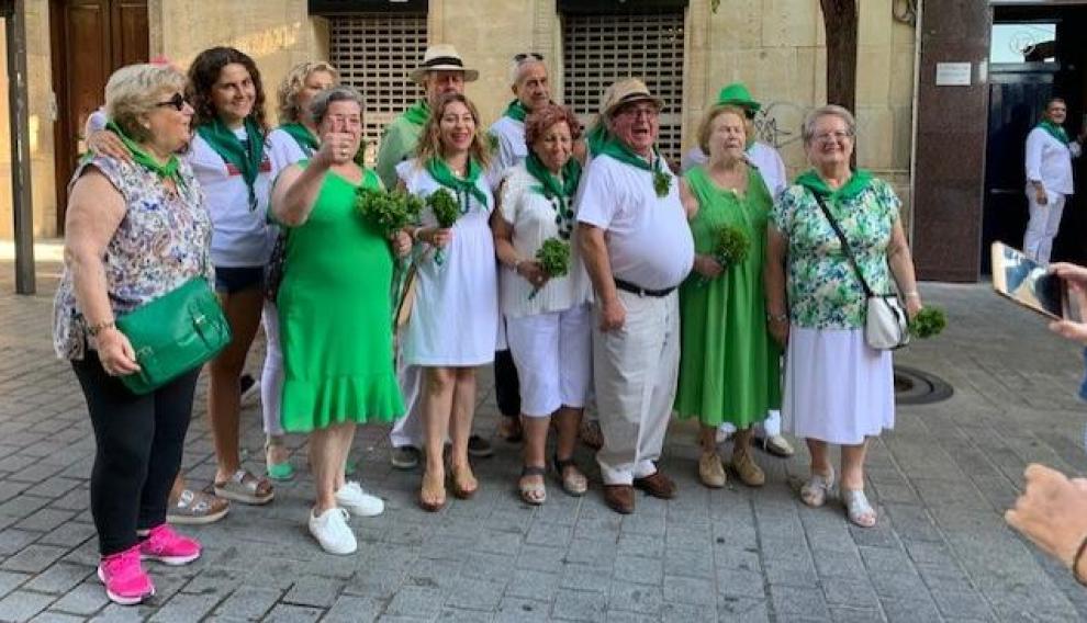 La familia Ferrer, que viaja en tren desde Zaragoza todos los años para vivir en Huesca el día 10.