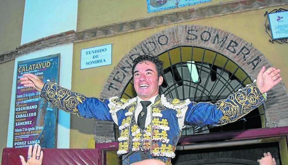 Imanol Sánchez saliendo del coso bilbilitano