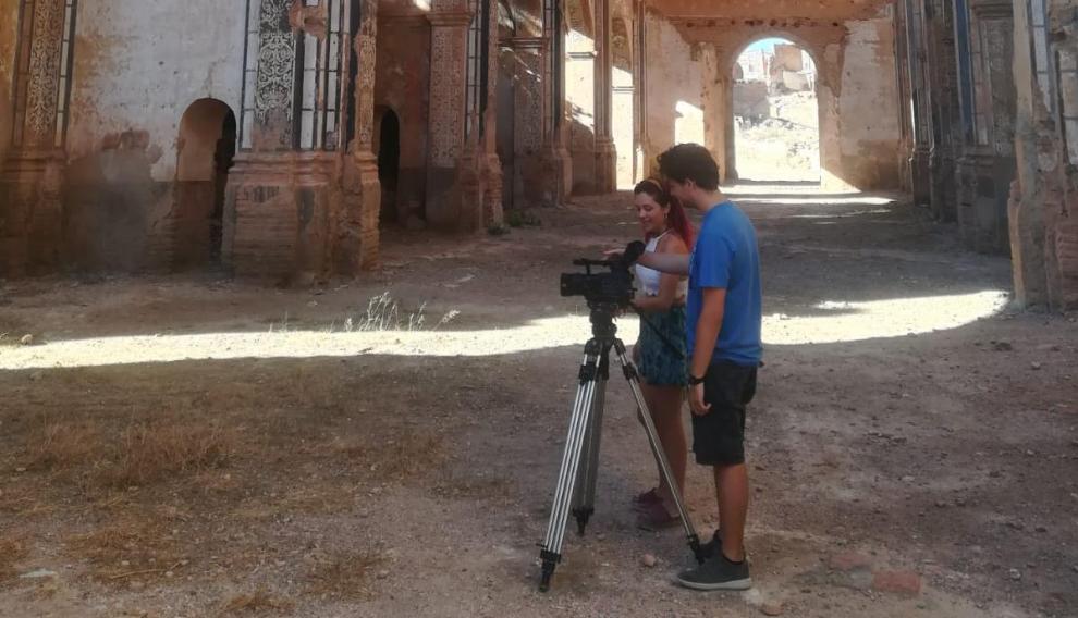 Ana y Miguel, en la Iglesia de San Agustín del Pueblo Viejo de Belchite.