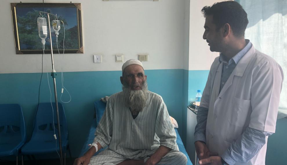 Haji Asil, de 70 años con cáncer de esófago en la unidad oncológica