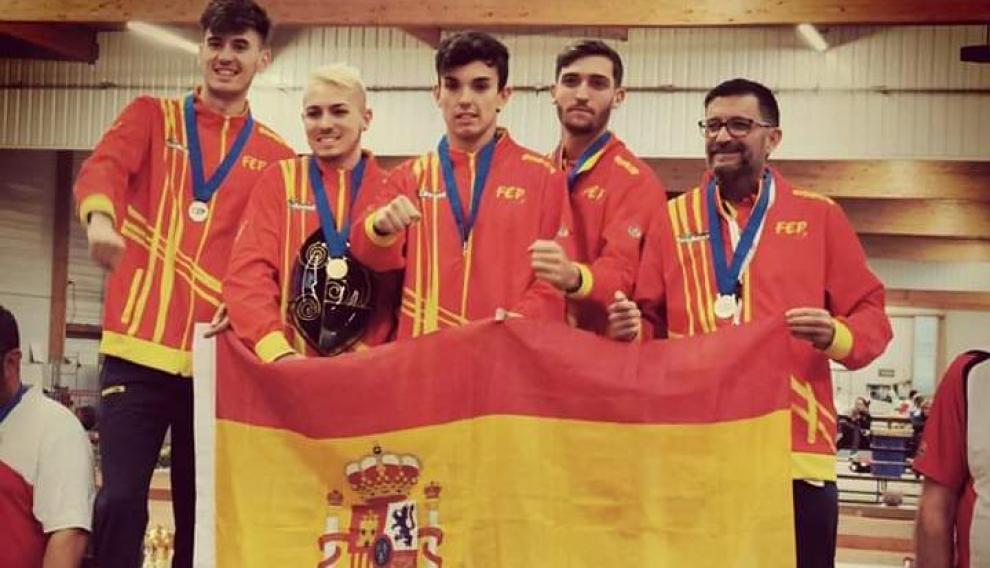 La Selección española, con Escacho en medio