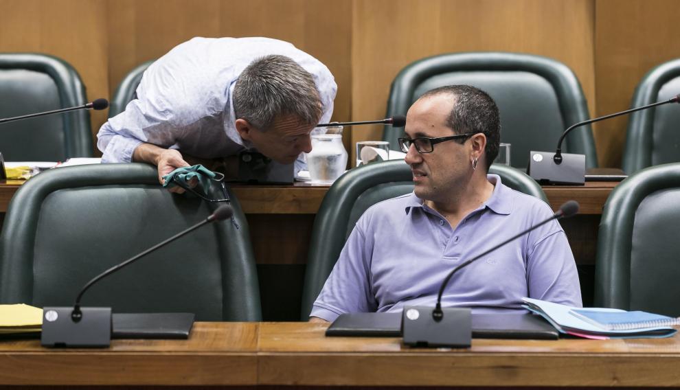 Alberto Cubero (ZEC), junto al exconcejal de Economía, Fernando Rivarés (Podemos-Equo).