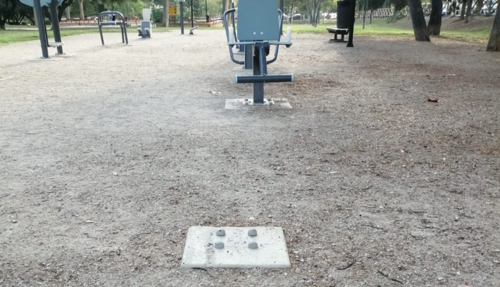 Aparato retirado en el parque Torre Ramona