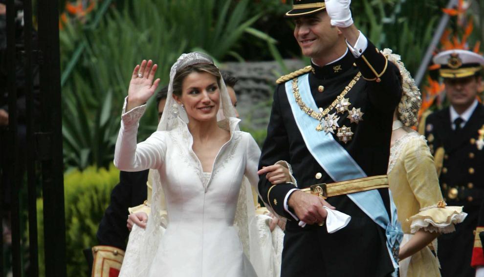 La Reina, el día de su boda vestida por Pertegaz.