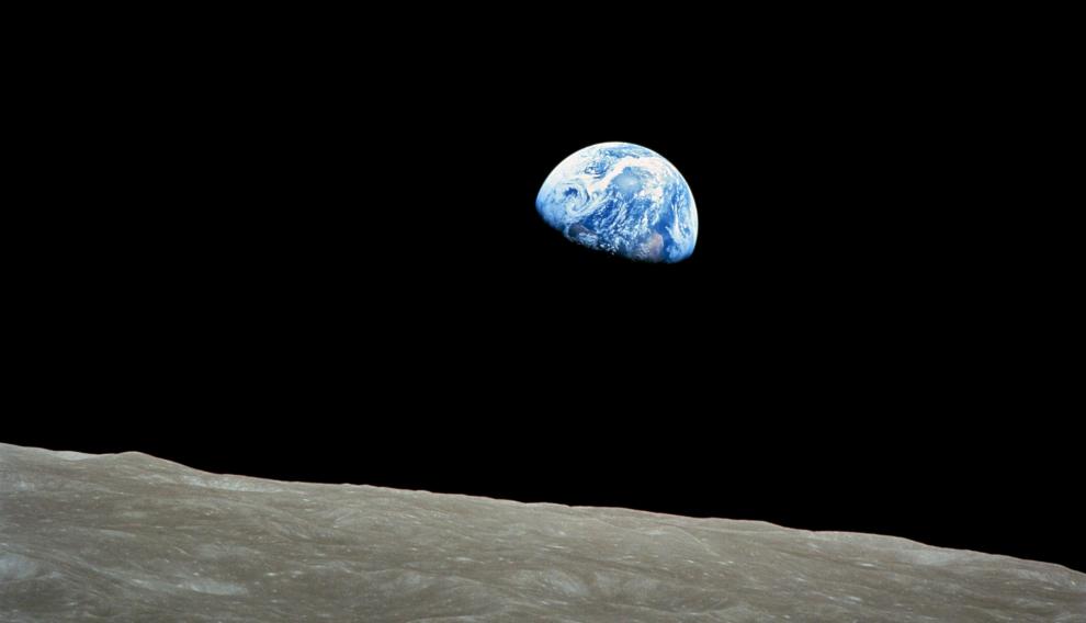 En 1968, mandamos astronautas a explorar la Luna y nos descubrimos a nosotros mismos: desde allí, la Tierra se ve como nuestra casa común, sin fronteras