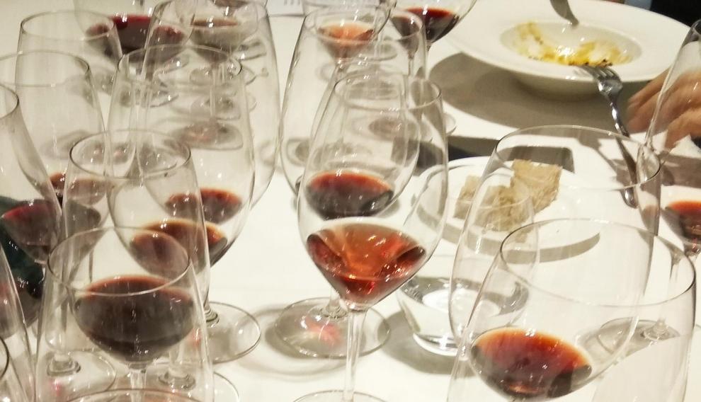 Copas con los trece vinos de Urbezo que se degustaron.