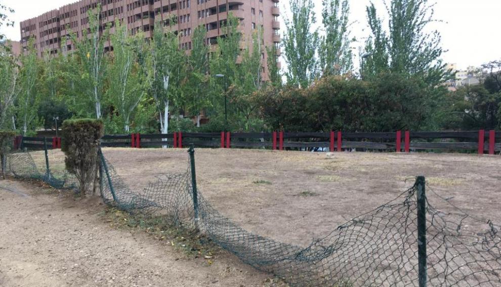 Zona para perros en el parque Miraflores.