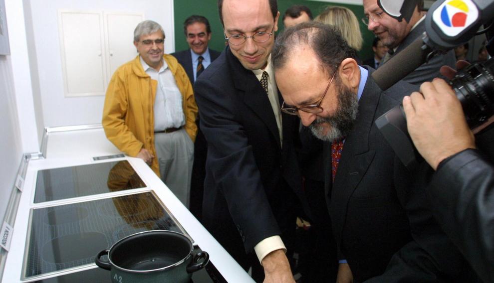 Inauguración en 2001 del laboratorio de BSH en el CPS.