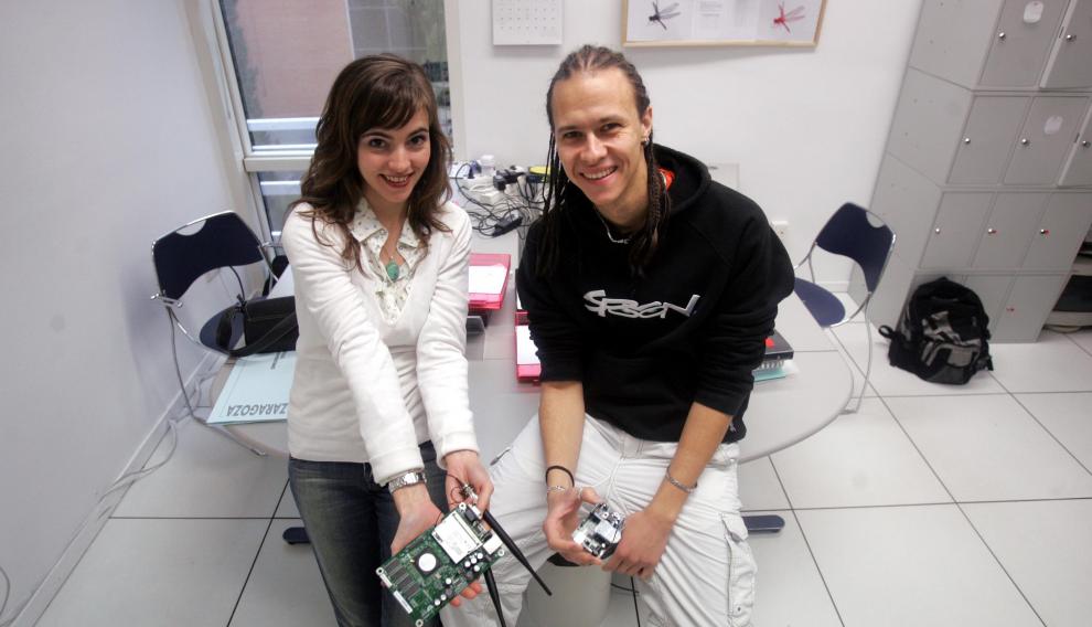 Asín y Gascón mostraban ilusionados su primer producto en 2007.