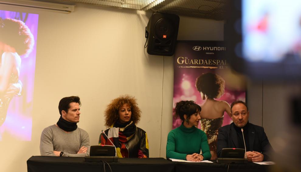 Octavi Pujades, Khaoula Bouchkhi, Celia Villarino y Alberto López, durante la presentación del espectáculo.