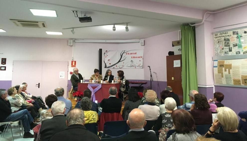 Cerca de un centenar de personas acudieron este viernes a la gala del Certamen Literario del Picarral.