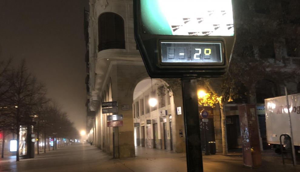Esta madrugada también ha dejado temperaturas bajo cero en la capital aragonesa.