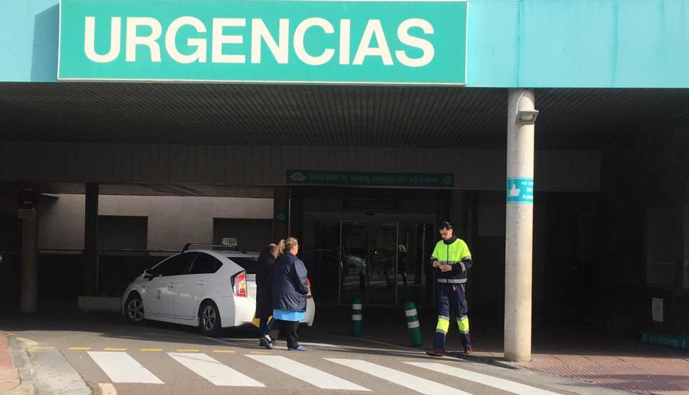 Entrada a urgencias del Servet este lunes por la mañana.