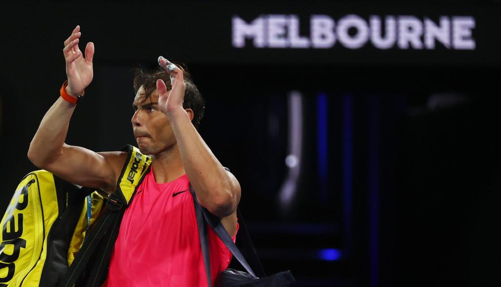 Nadal se despide de los espectadores tras perder ante Thiem.