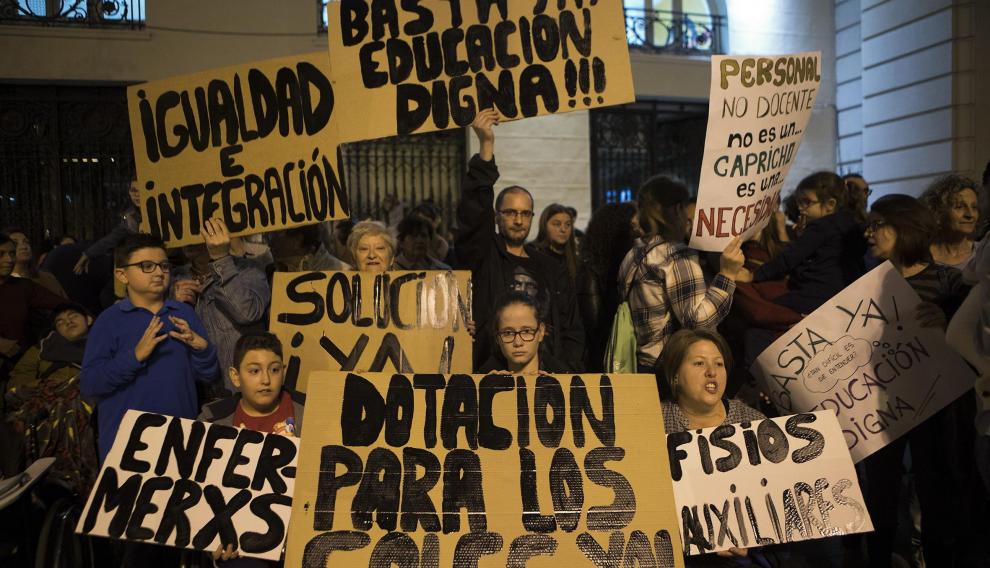 Las familias afectadas se concentraron en la plaza de España el pasado noviembre para reclamar soluciones