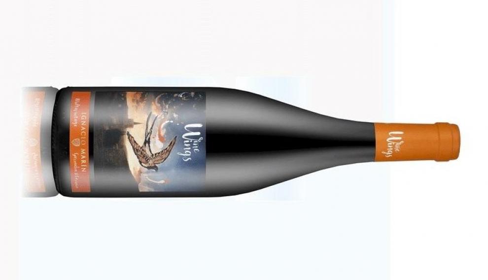 Wings Golondrina combina vinos de garnacha de dos añadas con vino de uva cariñena de otra.